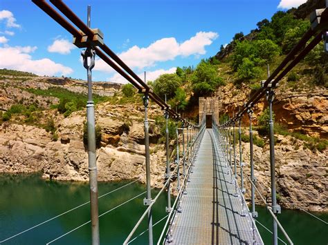 10 Puentes colgantes en España